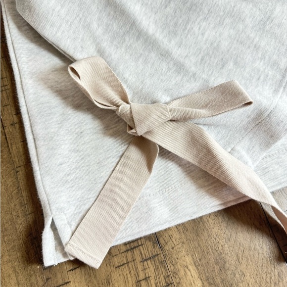 J. Crew bow  Long  sleeve pullover Light Gray Crewneck Sweater NWOT - Picture 5 of 8